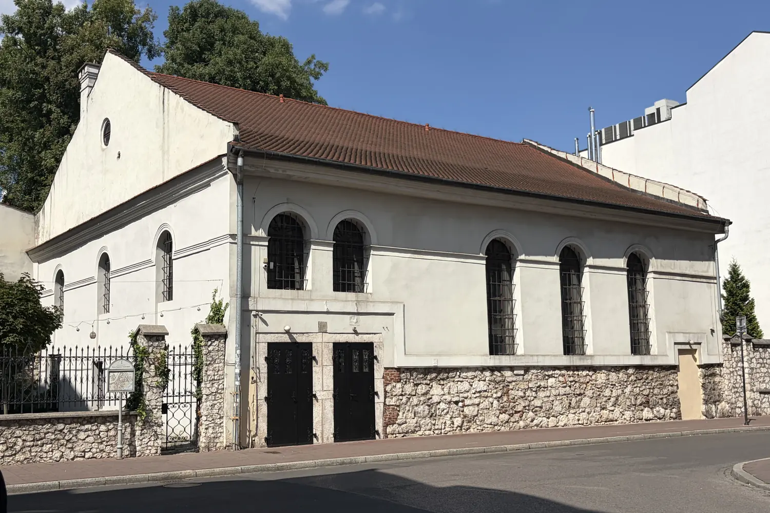 Facade of the Kupa Synagogue in Kazimierz, Kraków - a synagogue with zodiac paintings on the vault